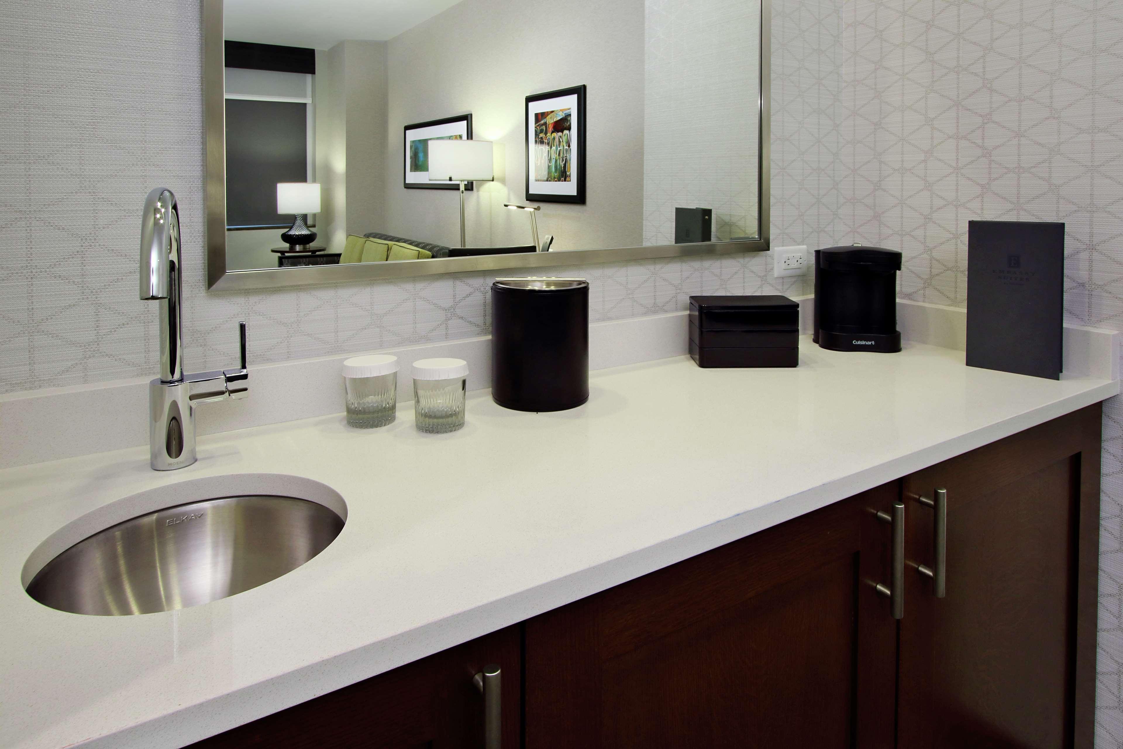 Embassy Suites Pittsburgh-Downtown Экстерьер фото