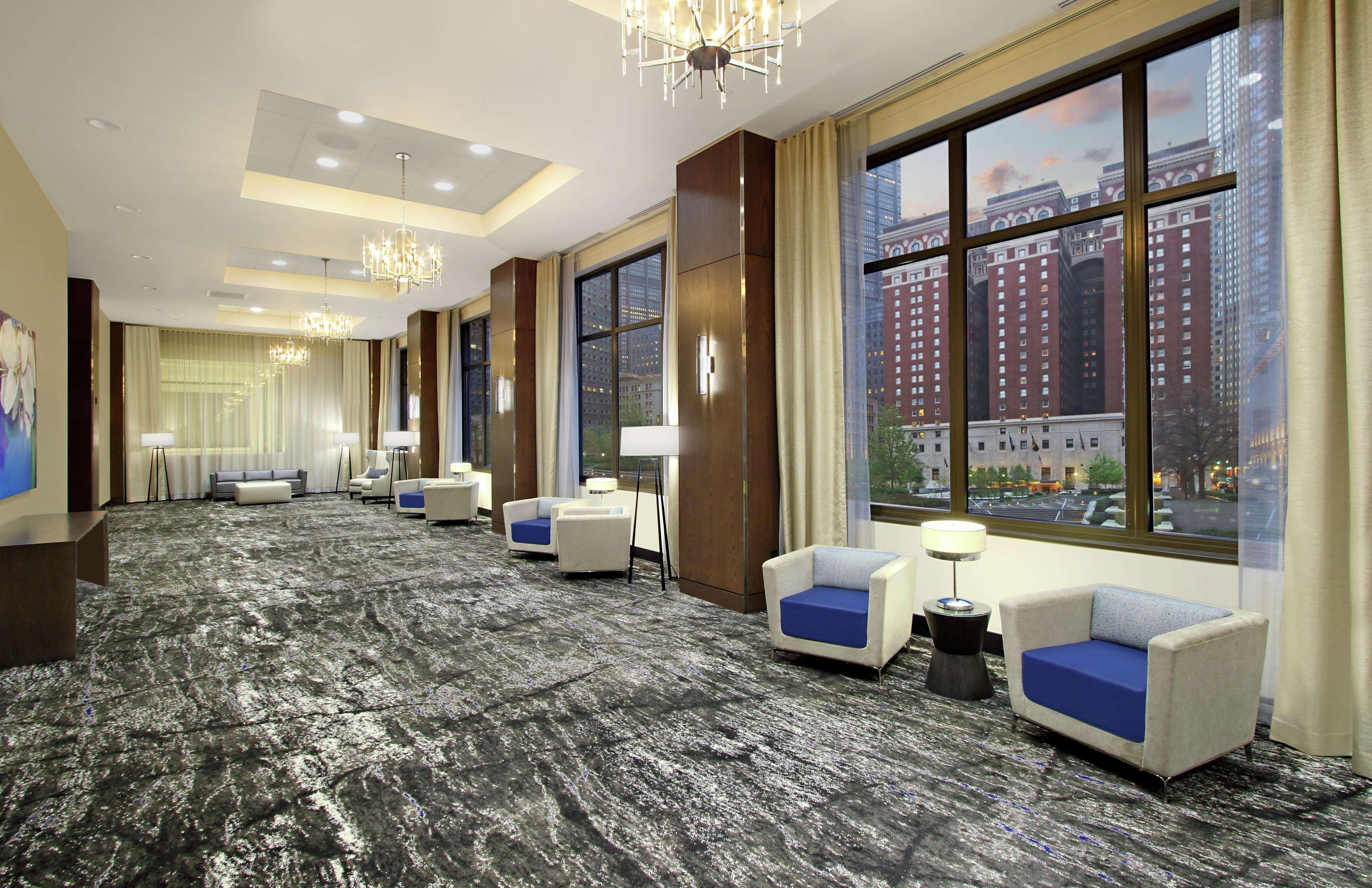 Embassy Suites Pittsburgh-Downtown Экстерьер фото