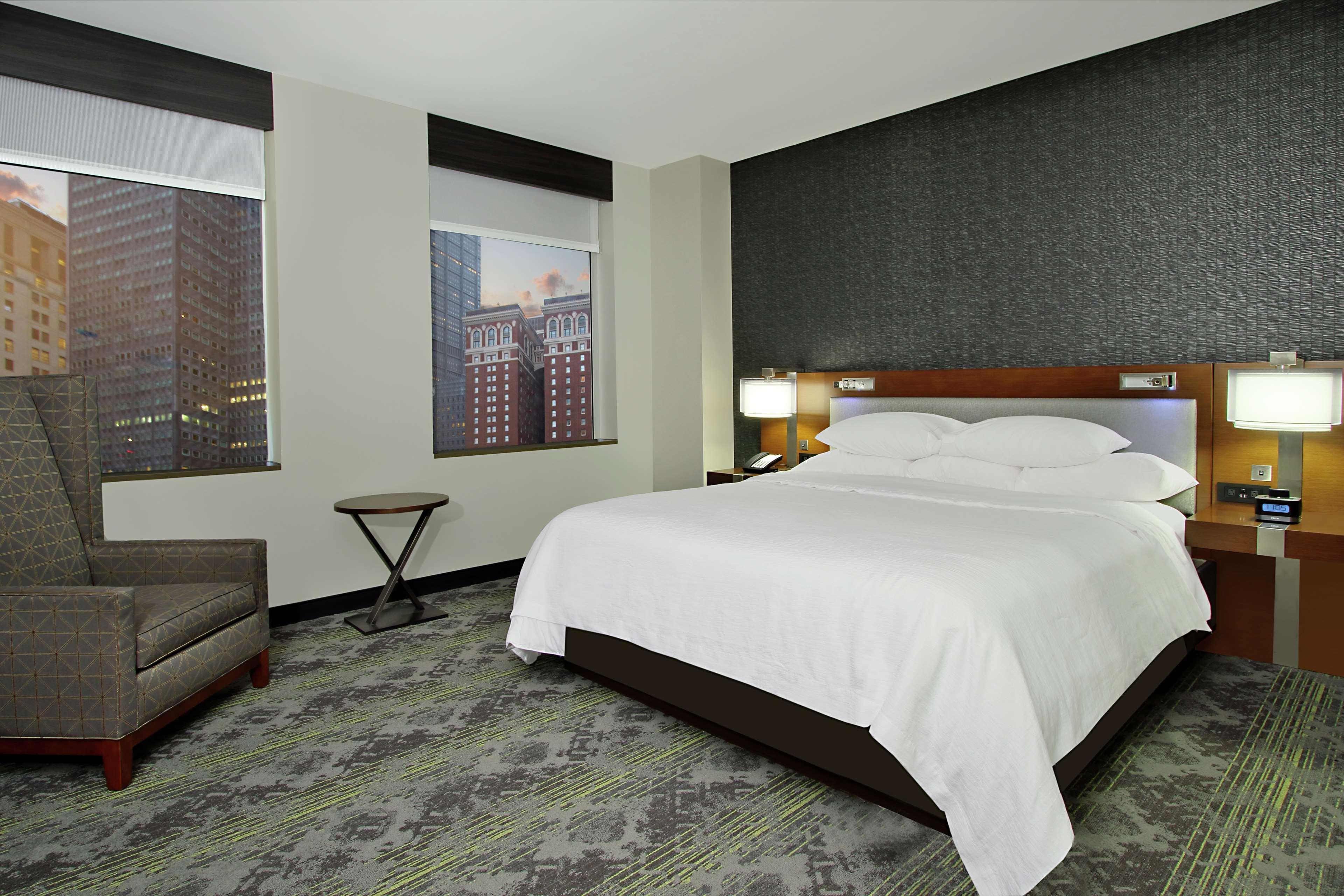 Embassy Suites Pittsburgh-Downtown Экстерьер фото