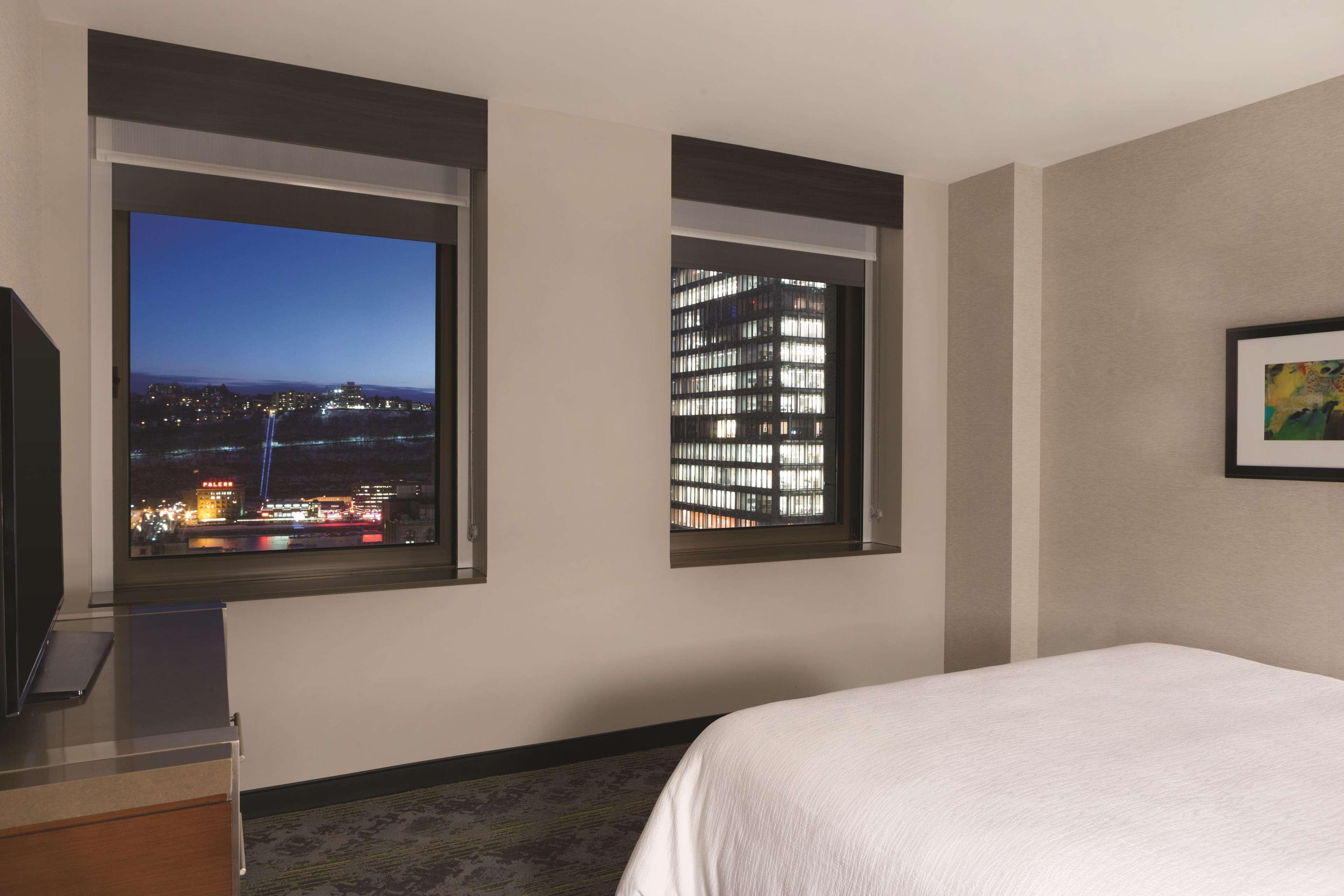 Embassy Suites Pittsburgh-Downtown Экстерьер фото