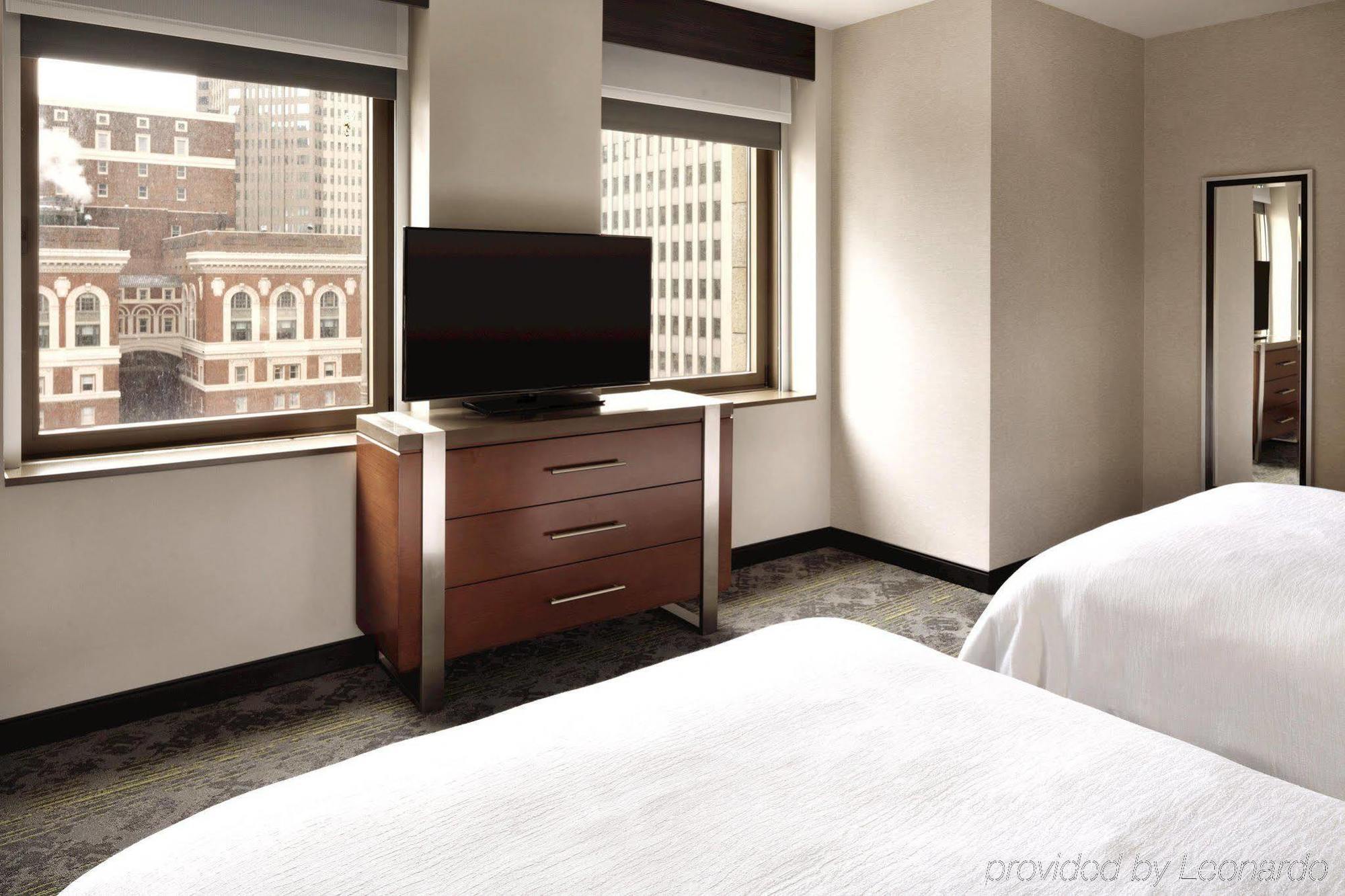 Embassy Suites Pittsburgh-Downtown Экстерьер фото